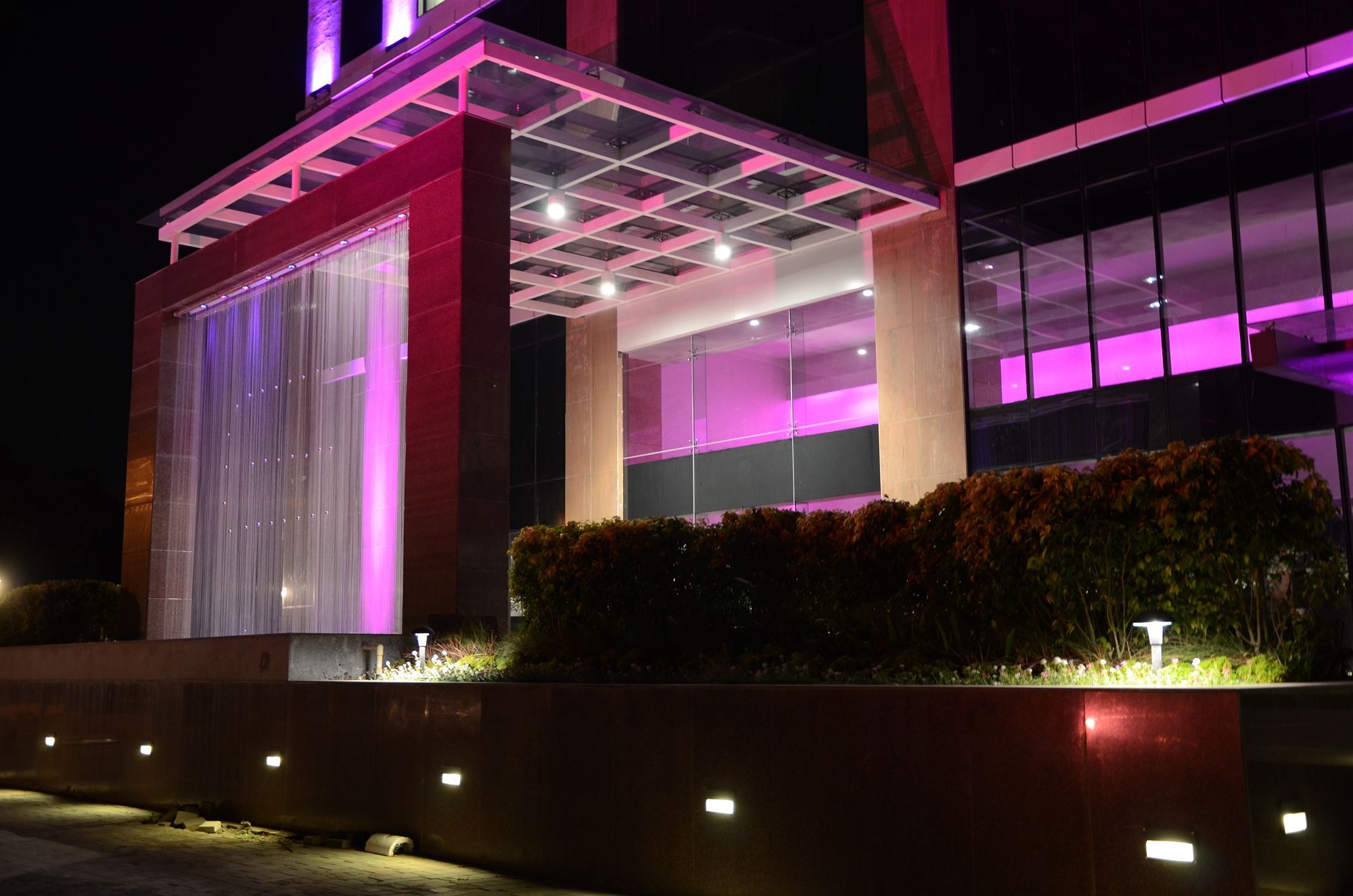 E Hotel 4*
